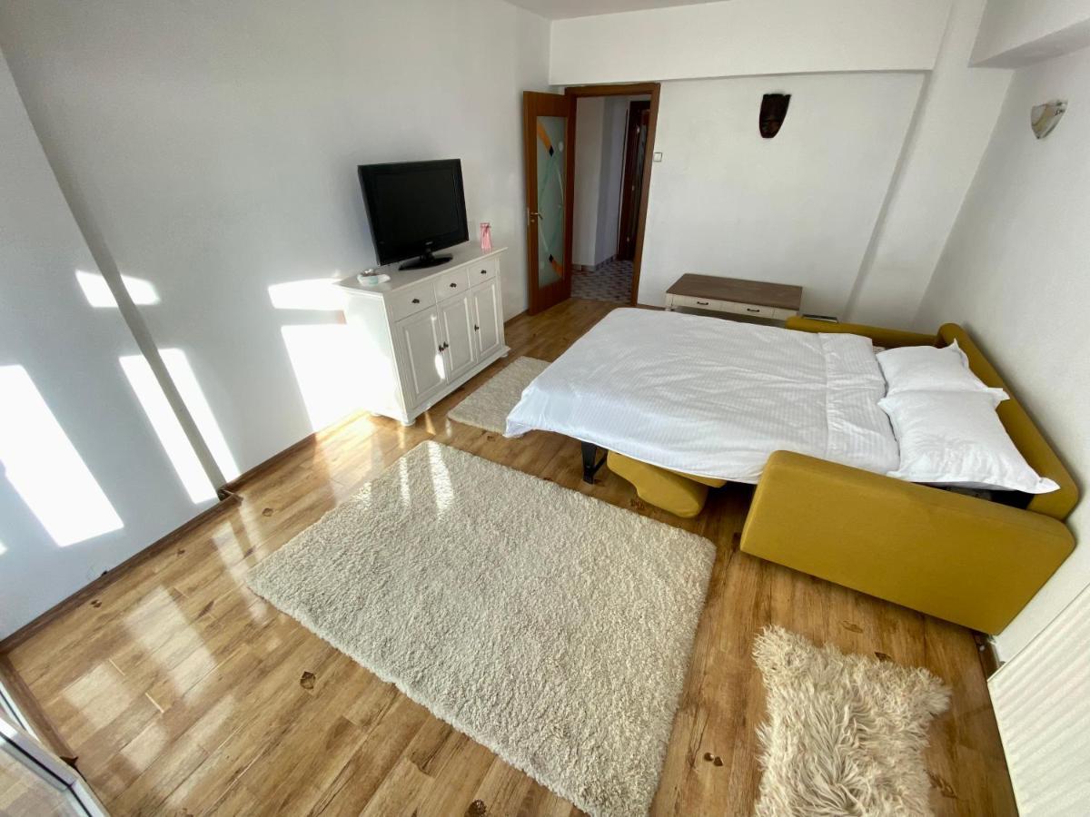 Downtown Apartment Крайова Екстериор снимка