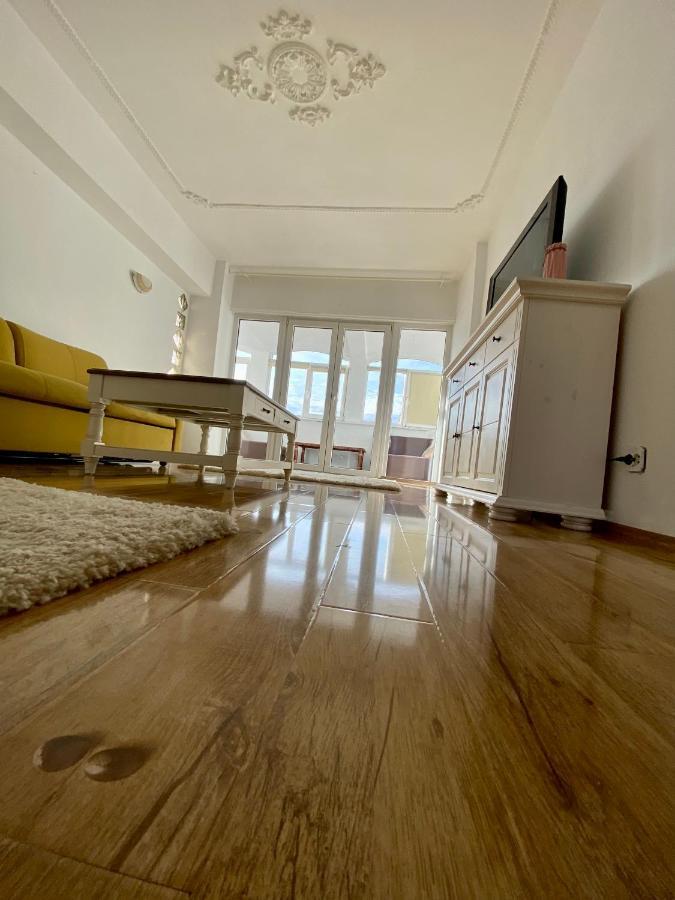 Downtown Apartment Крайова Екстериор снимка