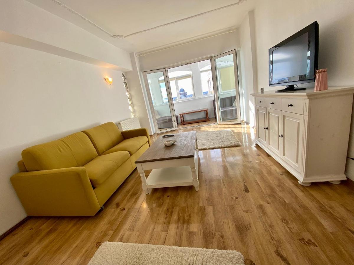 Downtown Apartment Крайова Екстериор снимка