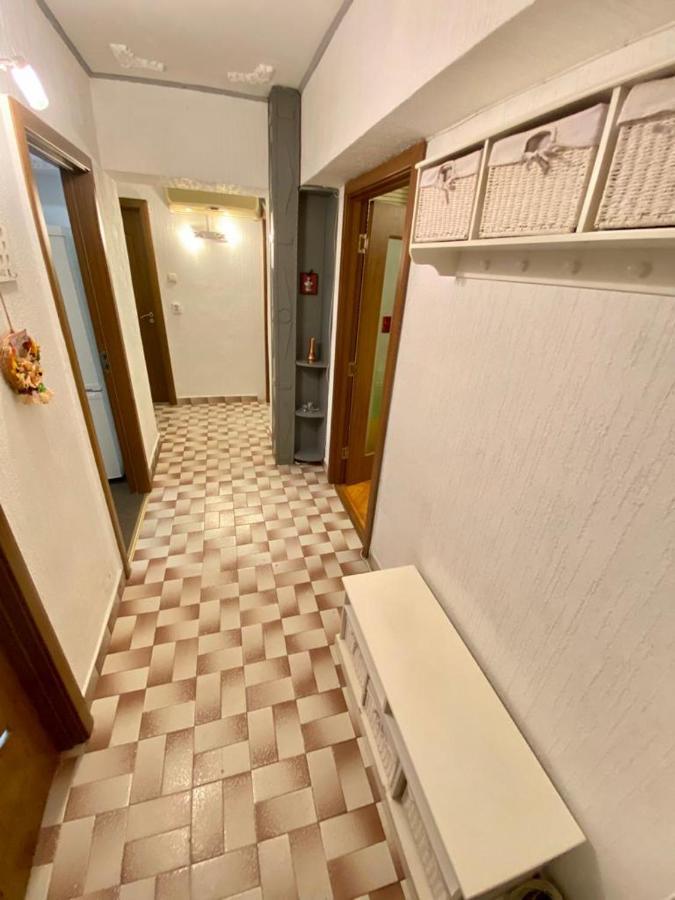 Downtown Apartment Крайова Екстериор снимка