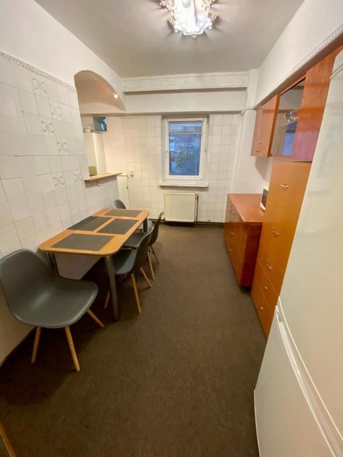 Downtown Apartment Крайова Екстериор снимка
