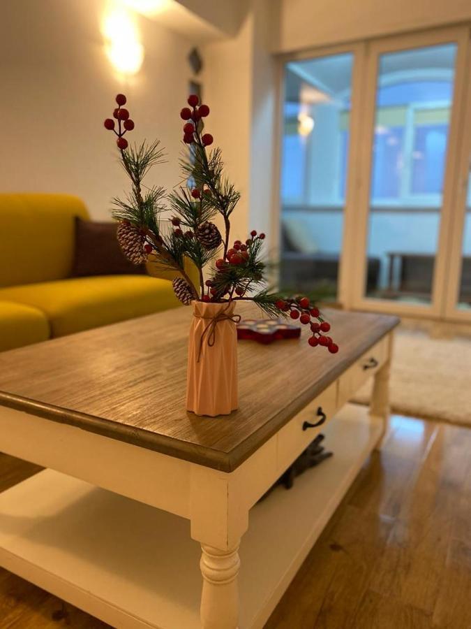 Downtown Apartment Крайова Екстериор снимка