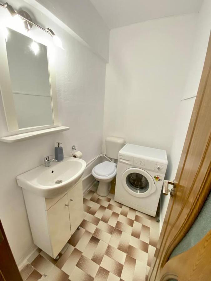 Downtown Apartment Крайова Екстериор снимка