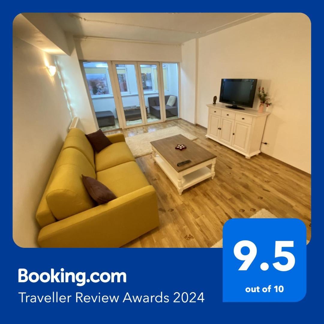 Downtown Apartment Крайова Екстериор снимка