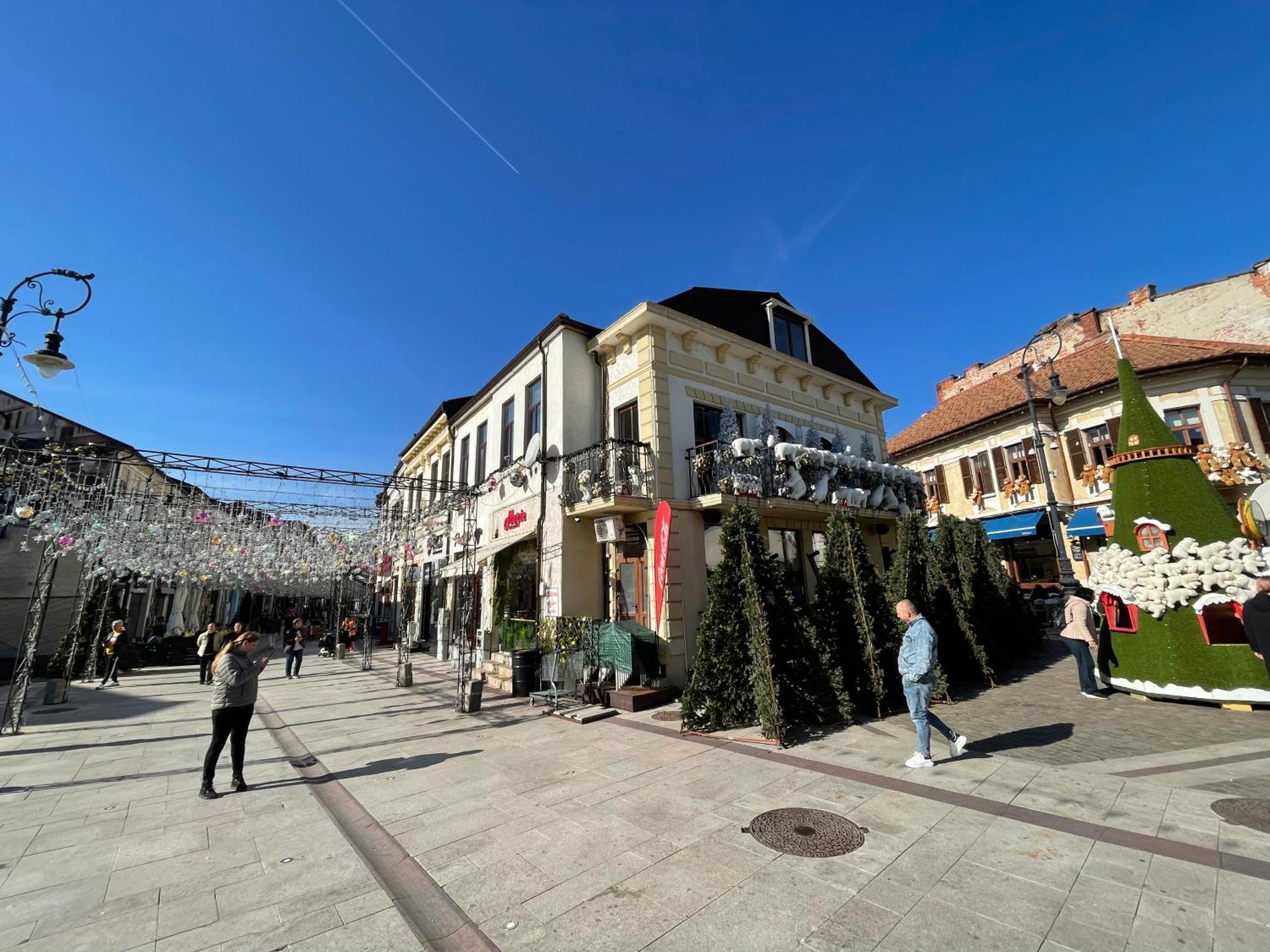 Downtown Apartment Крайова Екстериор снимка